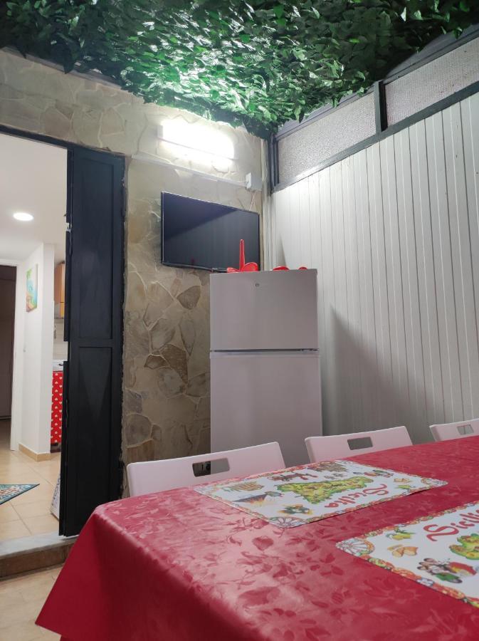Robert Holiday Apartment Катания Экстерьер фото